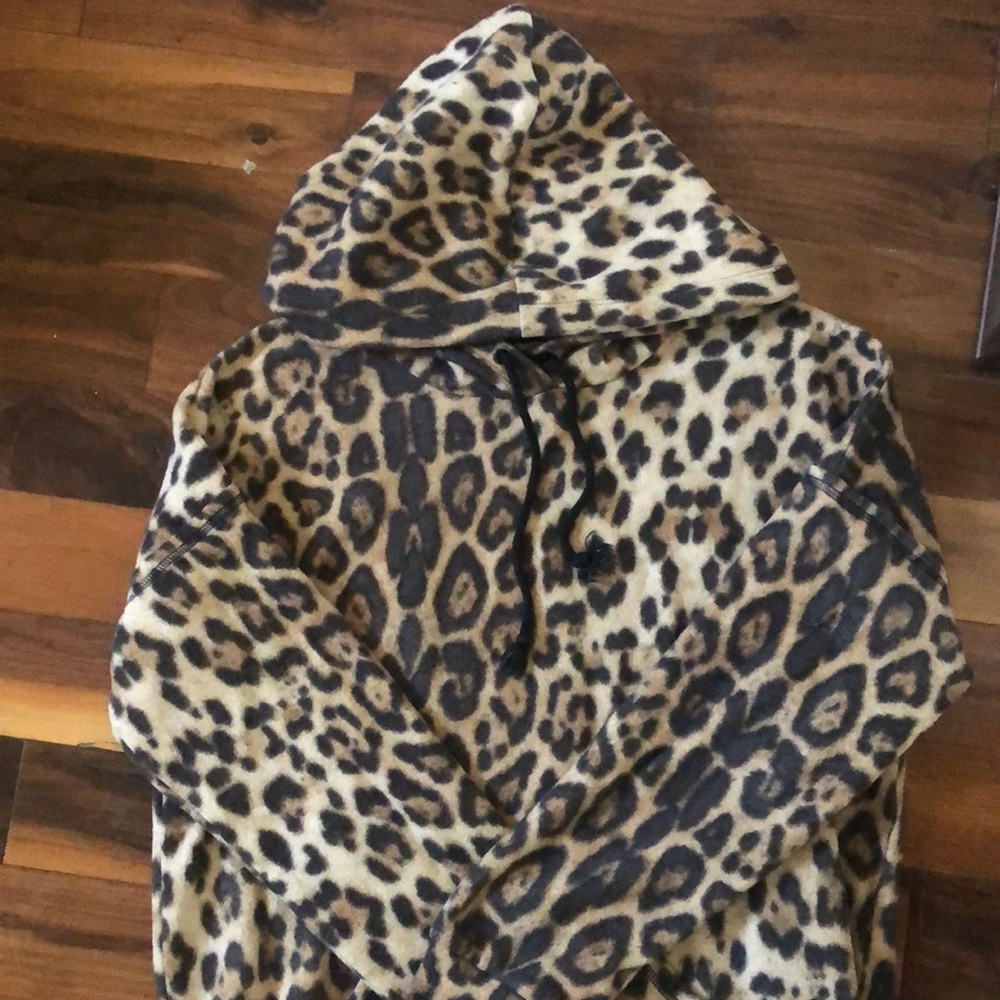 Hem & Thread Hooded Leopard Pullover size M/L